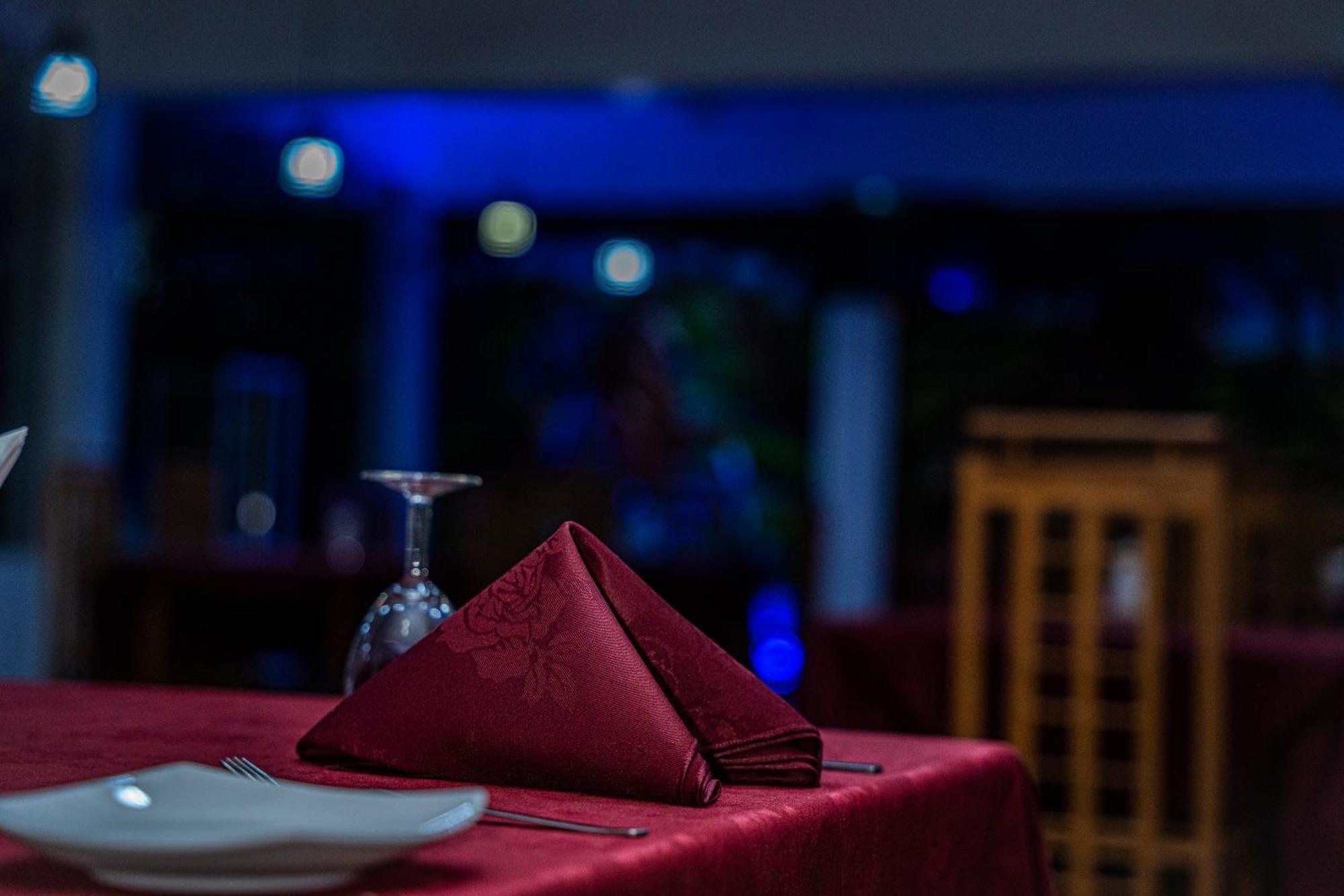 Hotel Theevanni Inn Trincomalee Buitenkant foto