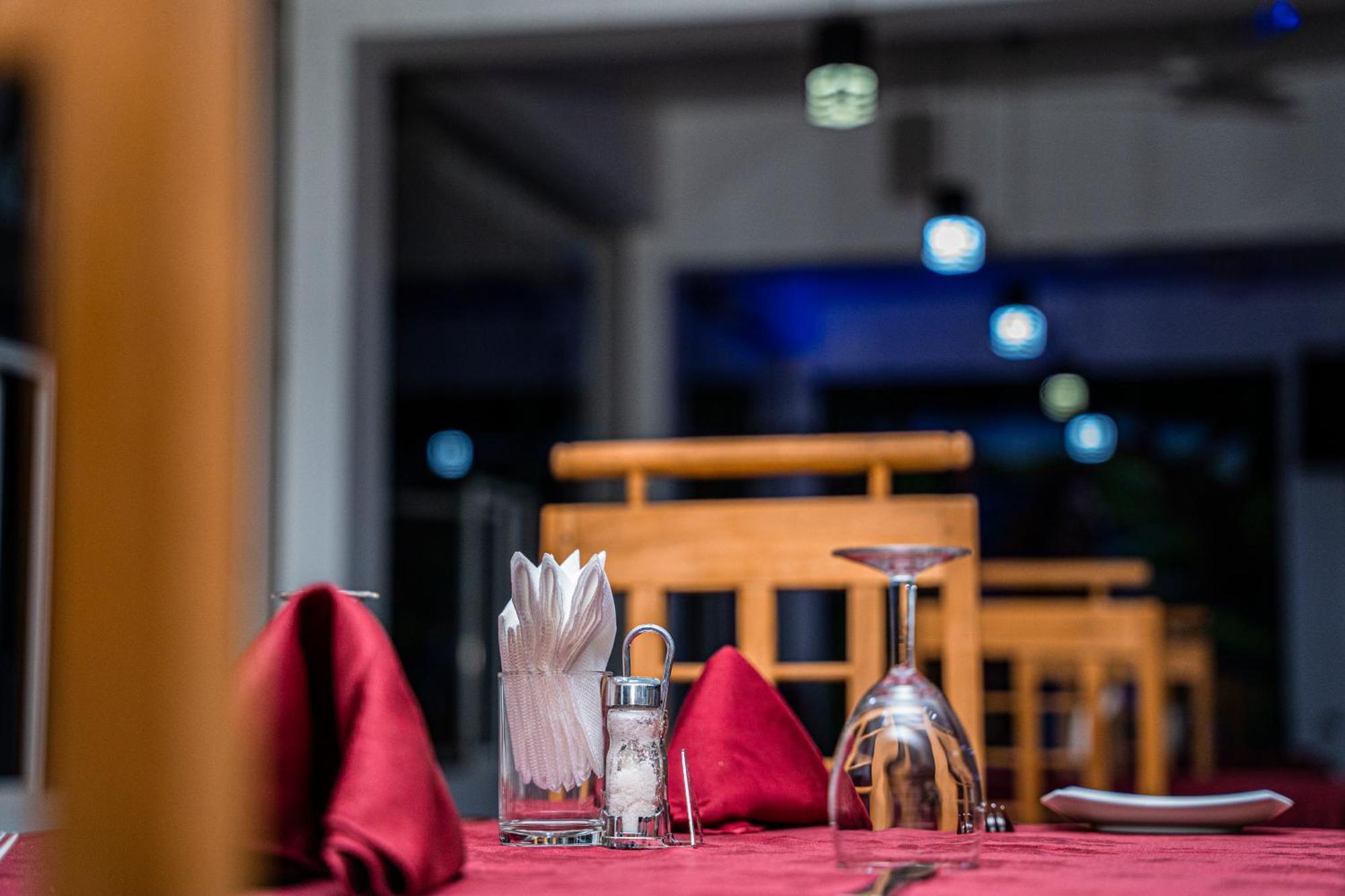 Hotel Theevanni Inn Trincomalee Buitenkant foto
