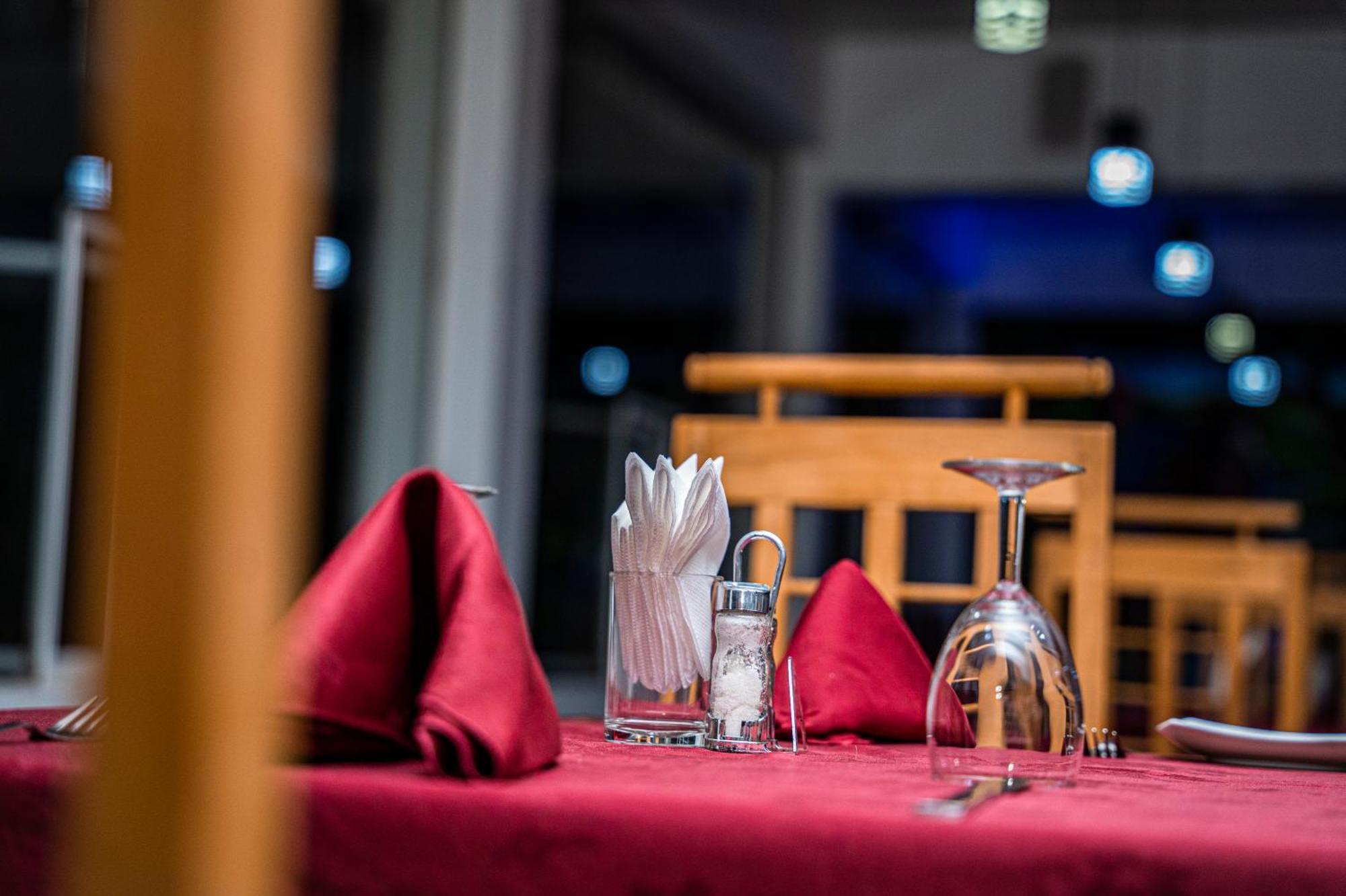 Hotel Theevanni Inn Trincomalee Buitenkant foto