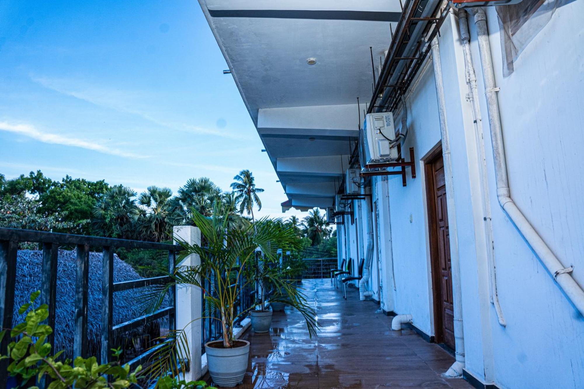 Hotel Theevanni Inn Trincomalee Buitenkant foto