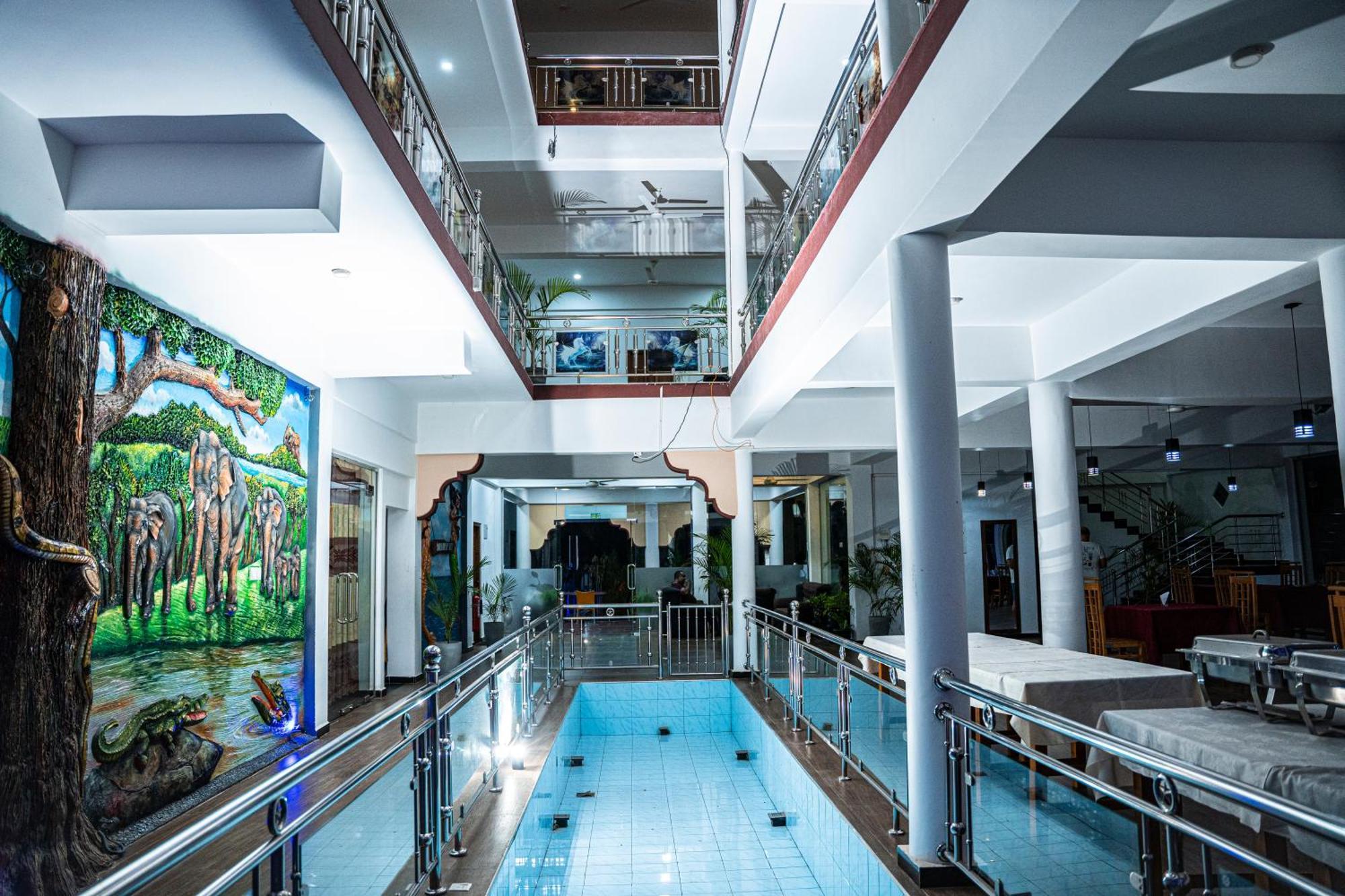 Hotel Theevanni Inn Trincomalee Buitenkant foto