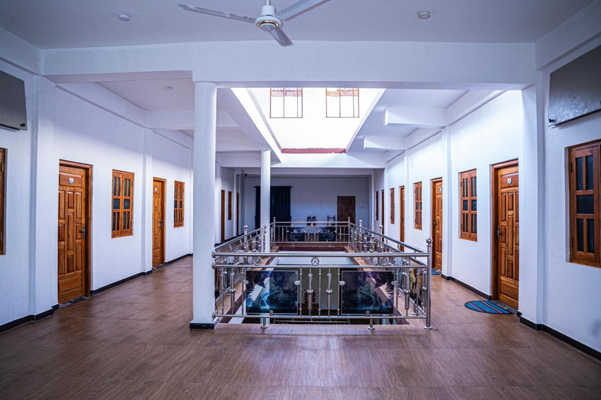 Hotel Theevanni Inn Trincomalee Buitenkant foto