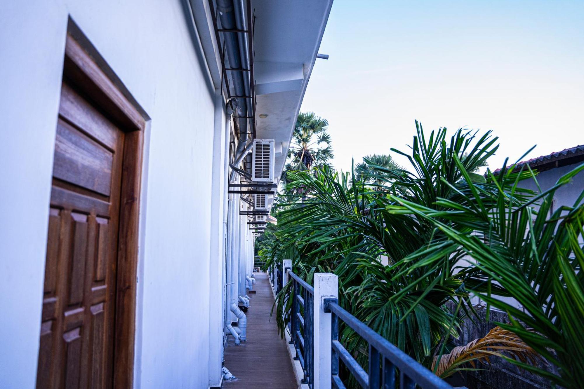 Hotel Theevanni Inn Trincomalee Buitenkant foto