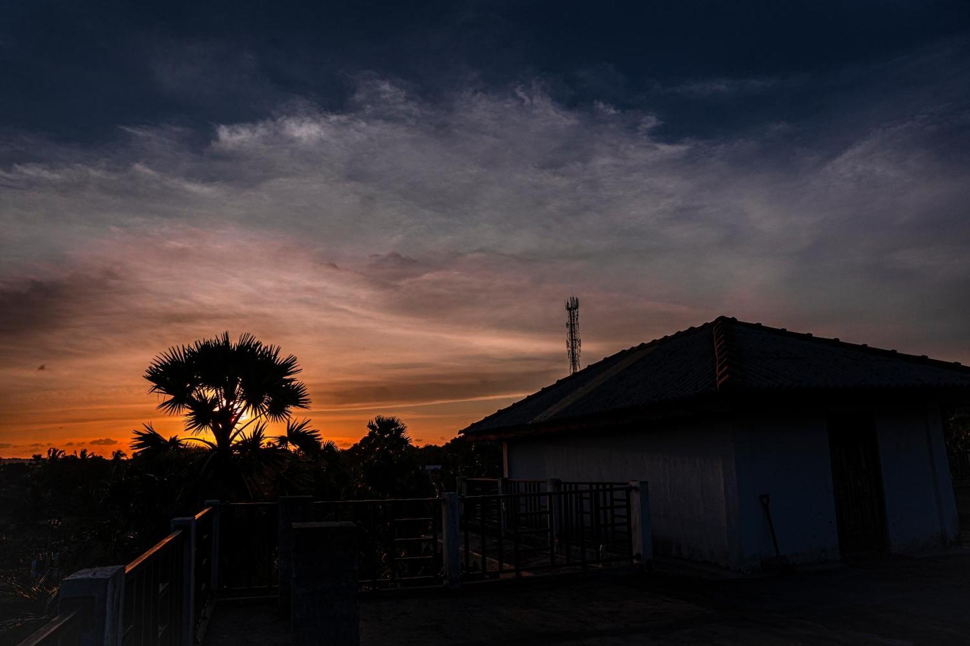 Hotel Theevanni Inn Trincomalee Buitenkant foto