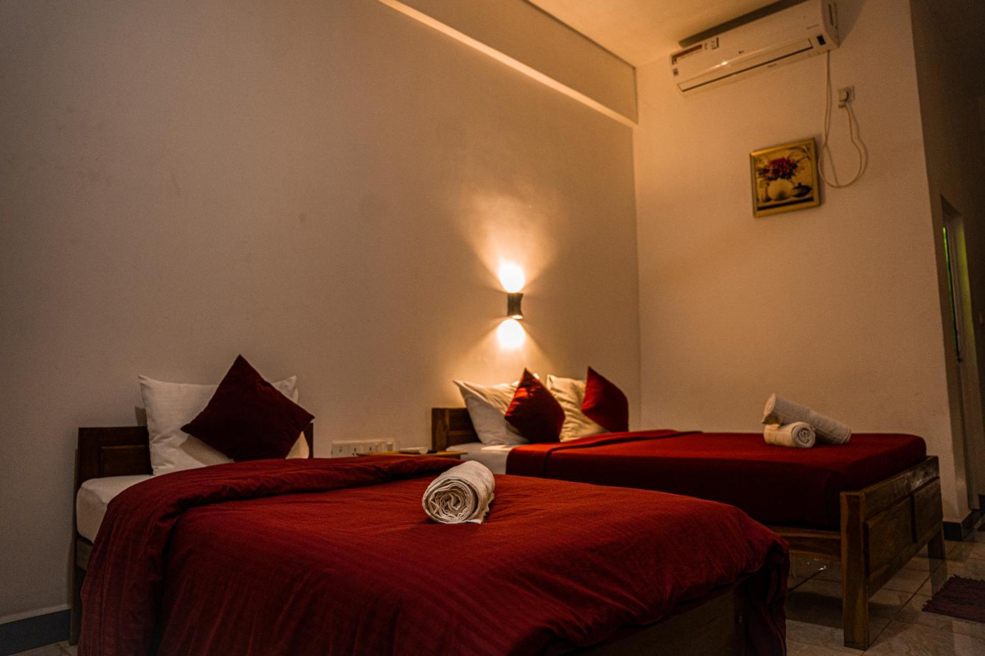 Hotel Theevanni Inn Trincomalee Buitenkant foto