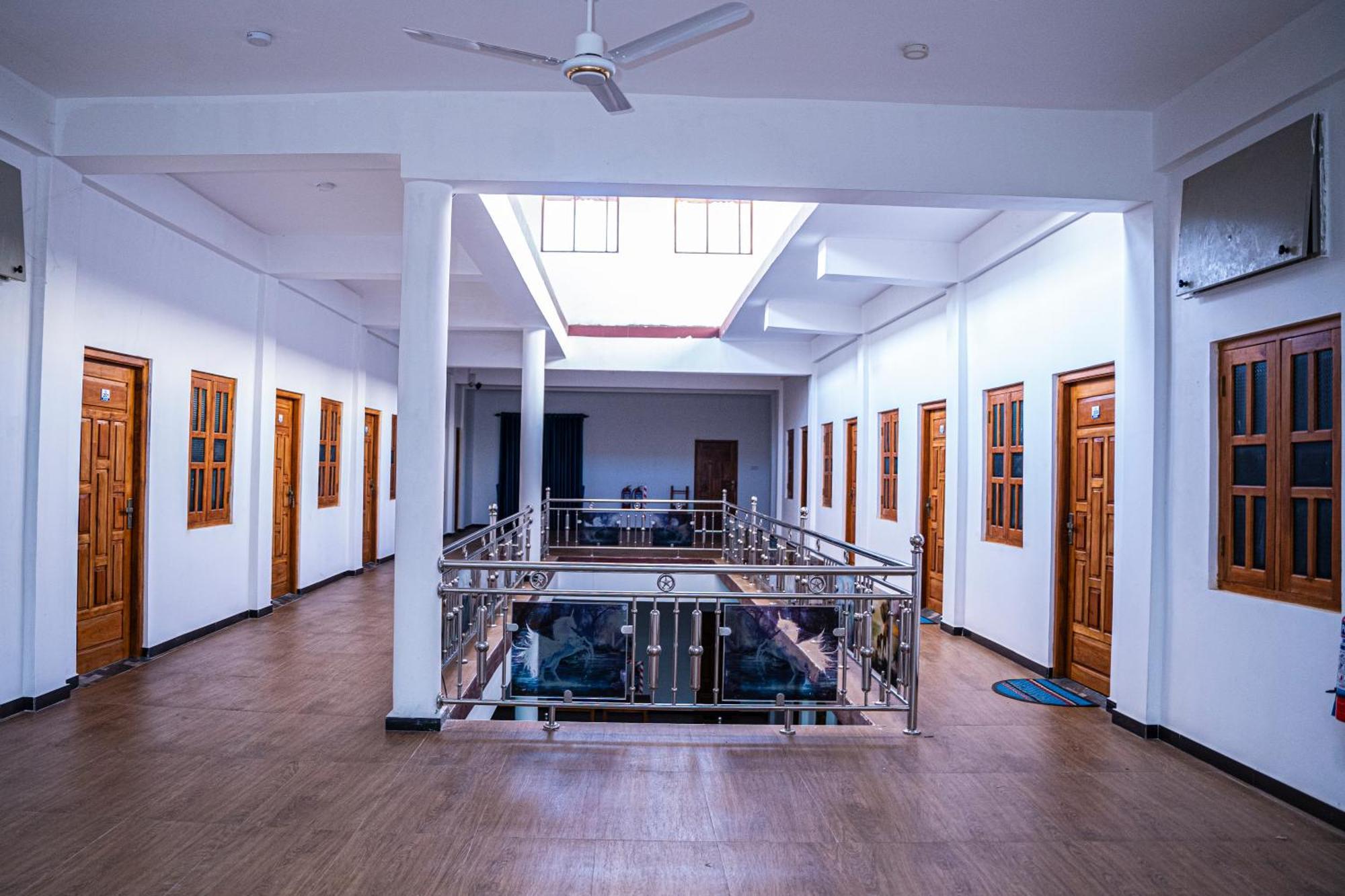 Hotel Theevanni Inn Trincomalee Buitenkant foto