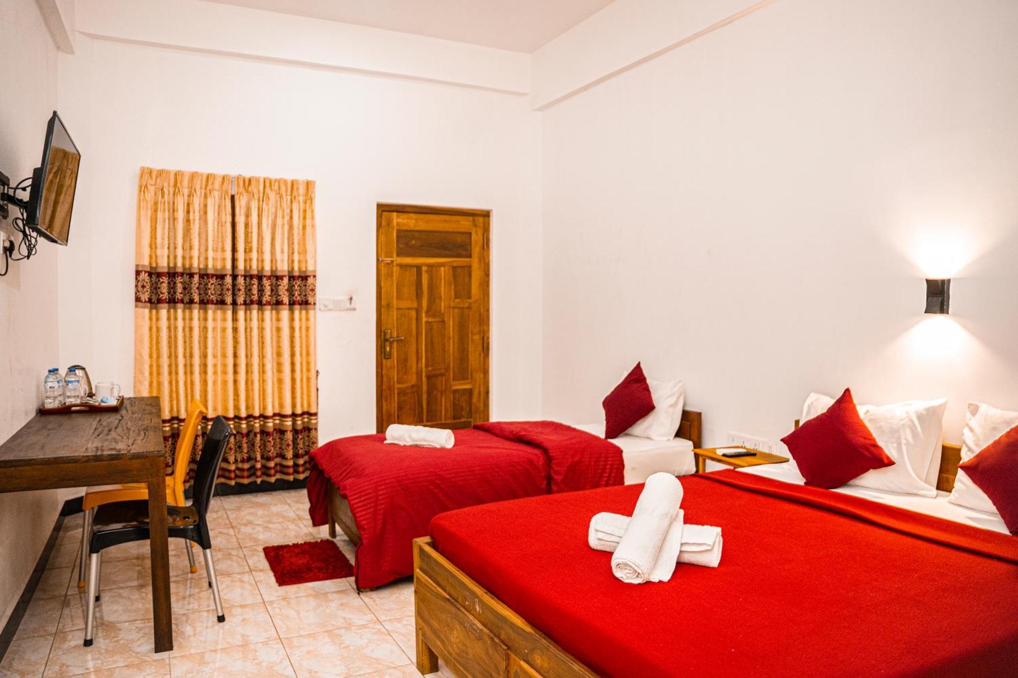 Hotel Theevanni Inn Trincomalee Buitenkant foto