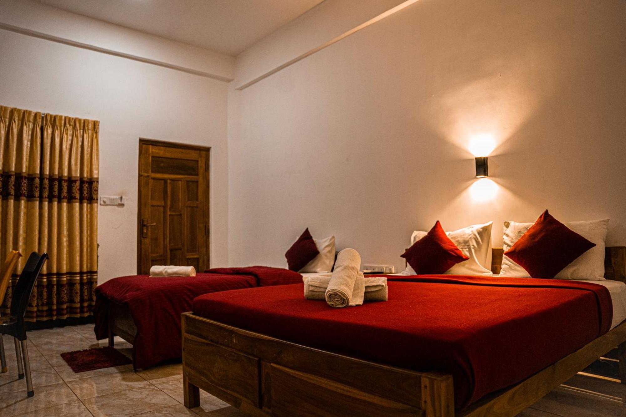 Hotel Theevanni Inn Trincomalee Buitenkant foto