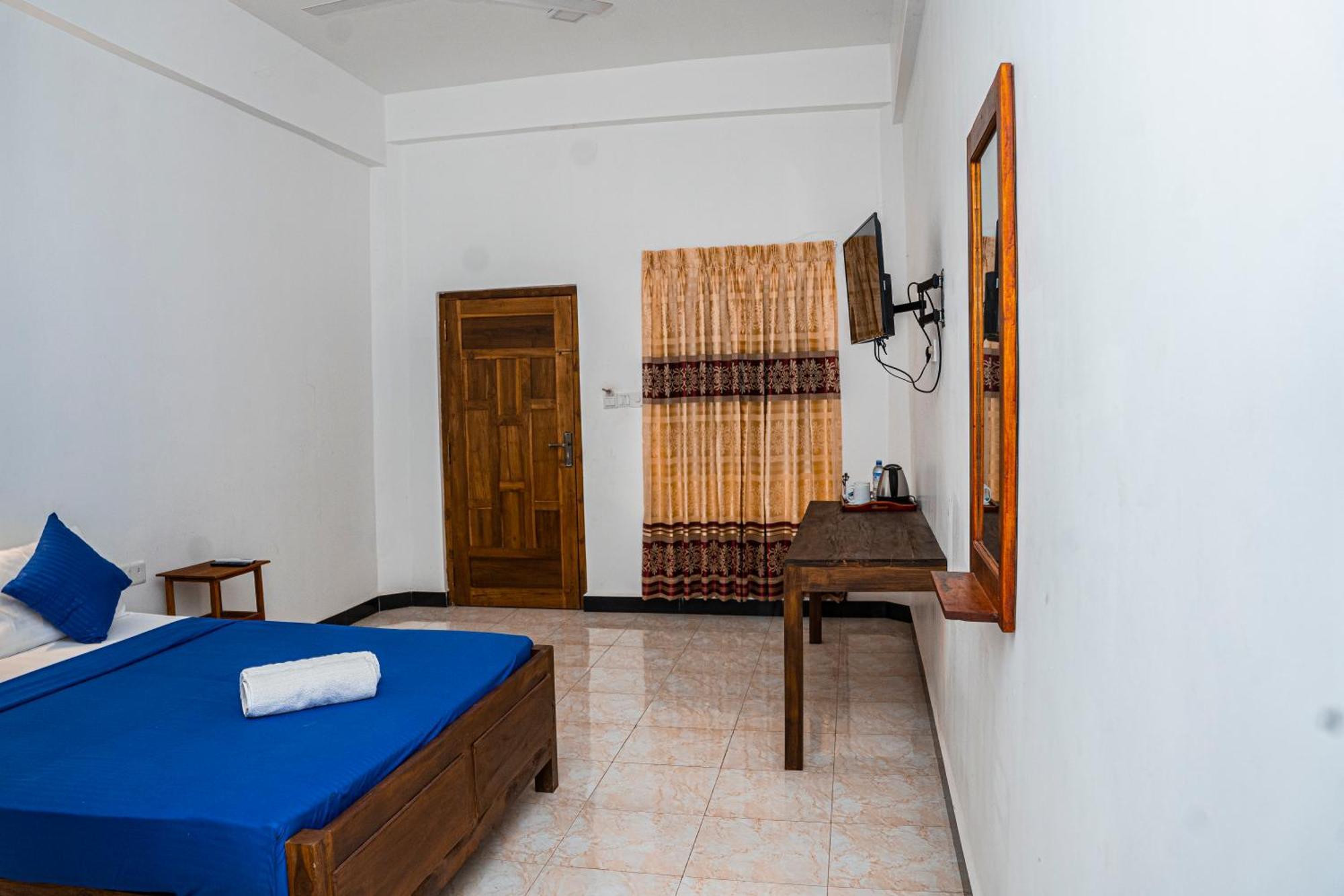 Hotel Theevanni Inn Trincomalee Buitenkant foto