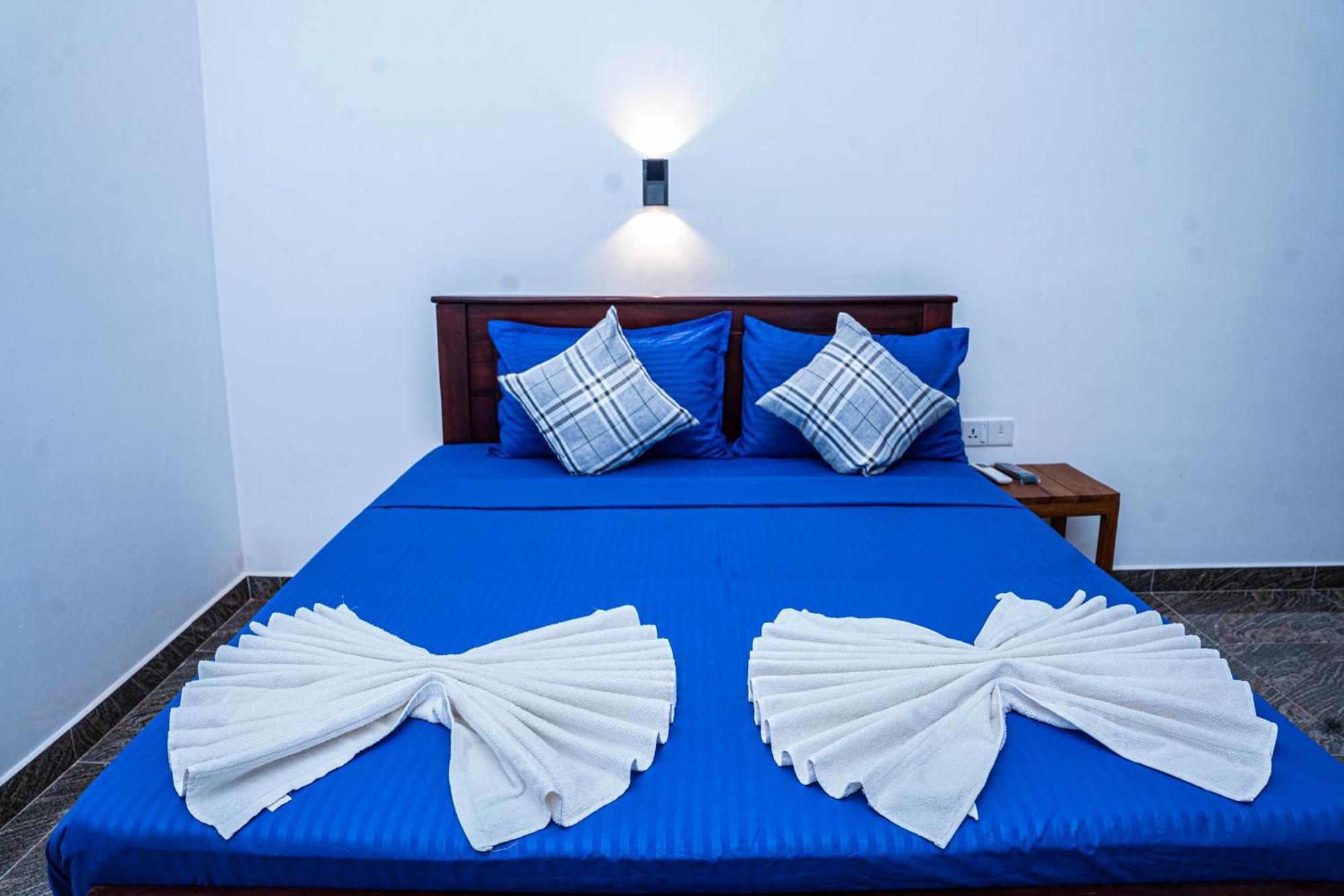Hotel Theevanni Inn Trincomalee Buitenkant foto