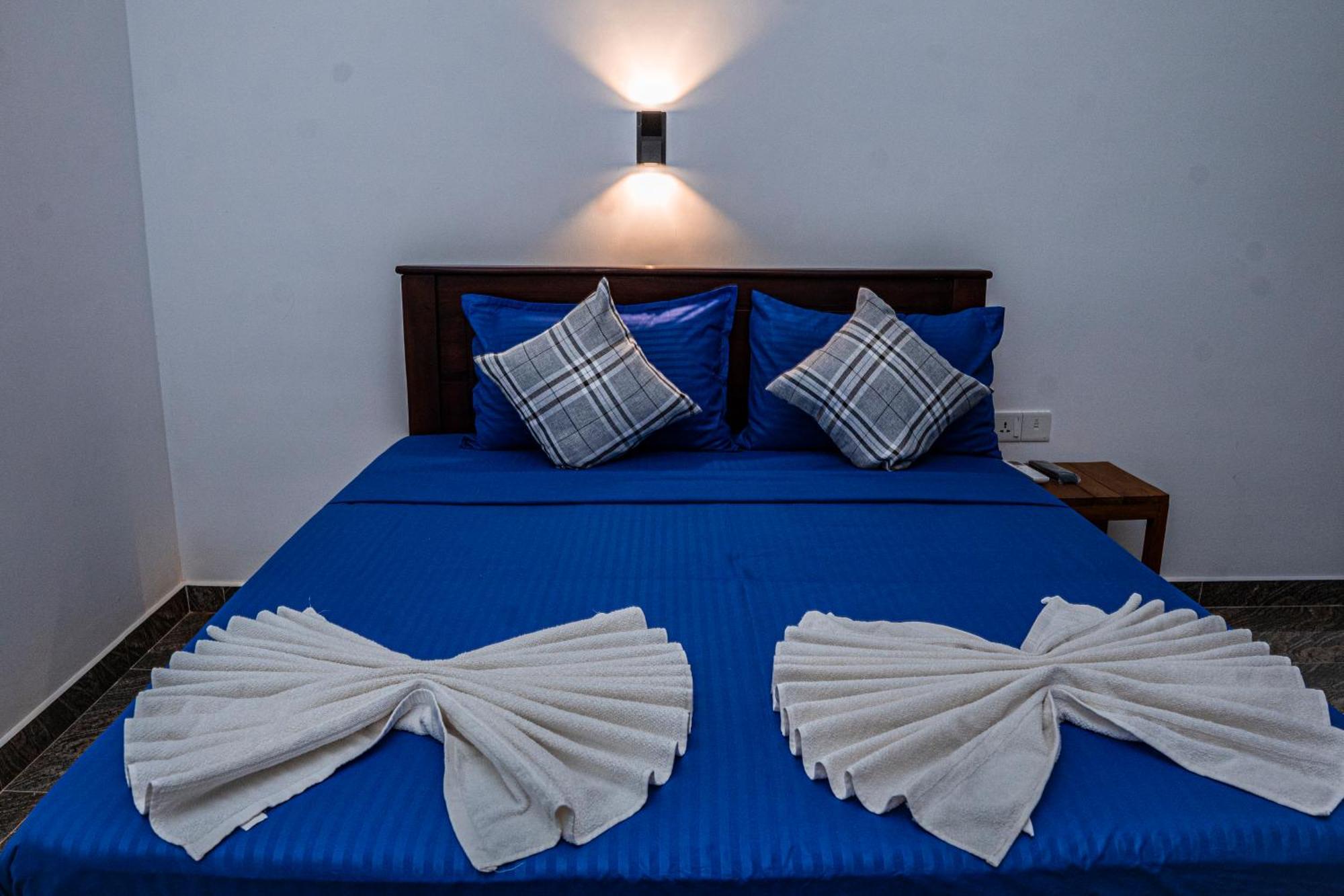 Hotel Theevanni Inn Trincomalee Buitenkant foto