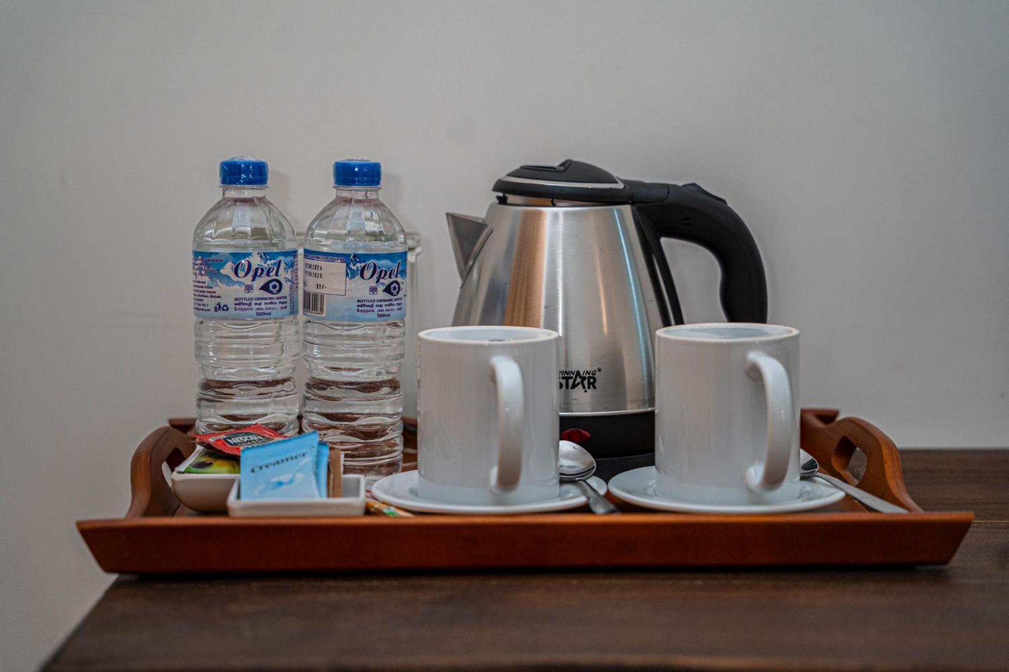 Hotel Theevanni Inn Trincomalee Buitenkant foto