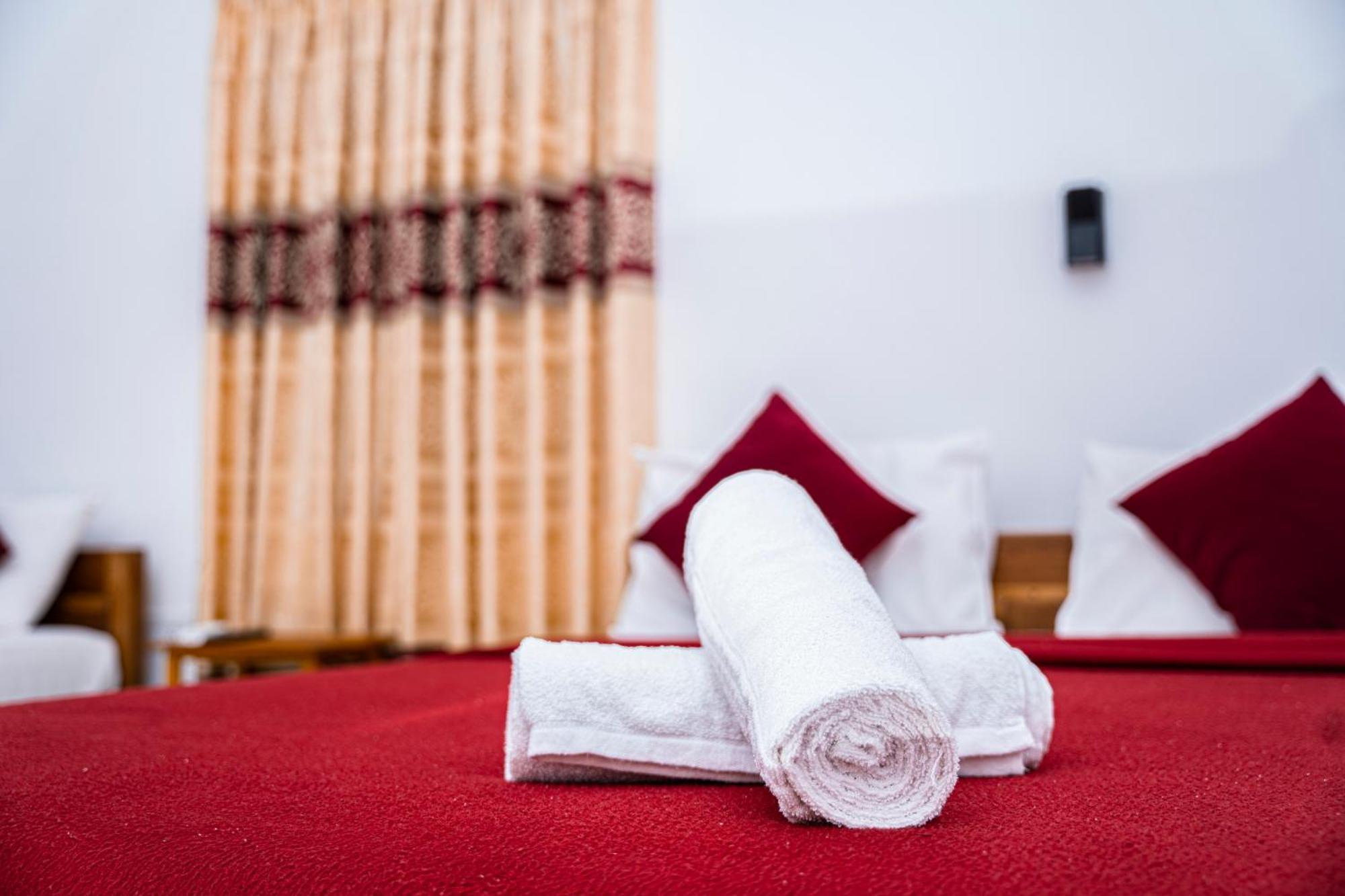 Hotel Theevanni Inn Trincomalee Buitenkant foto